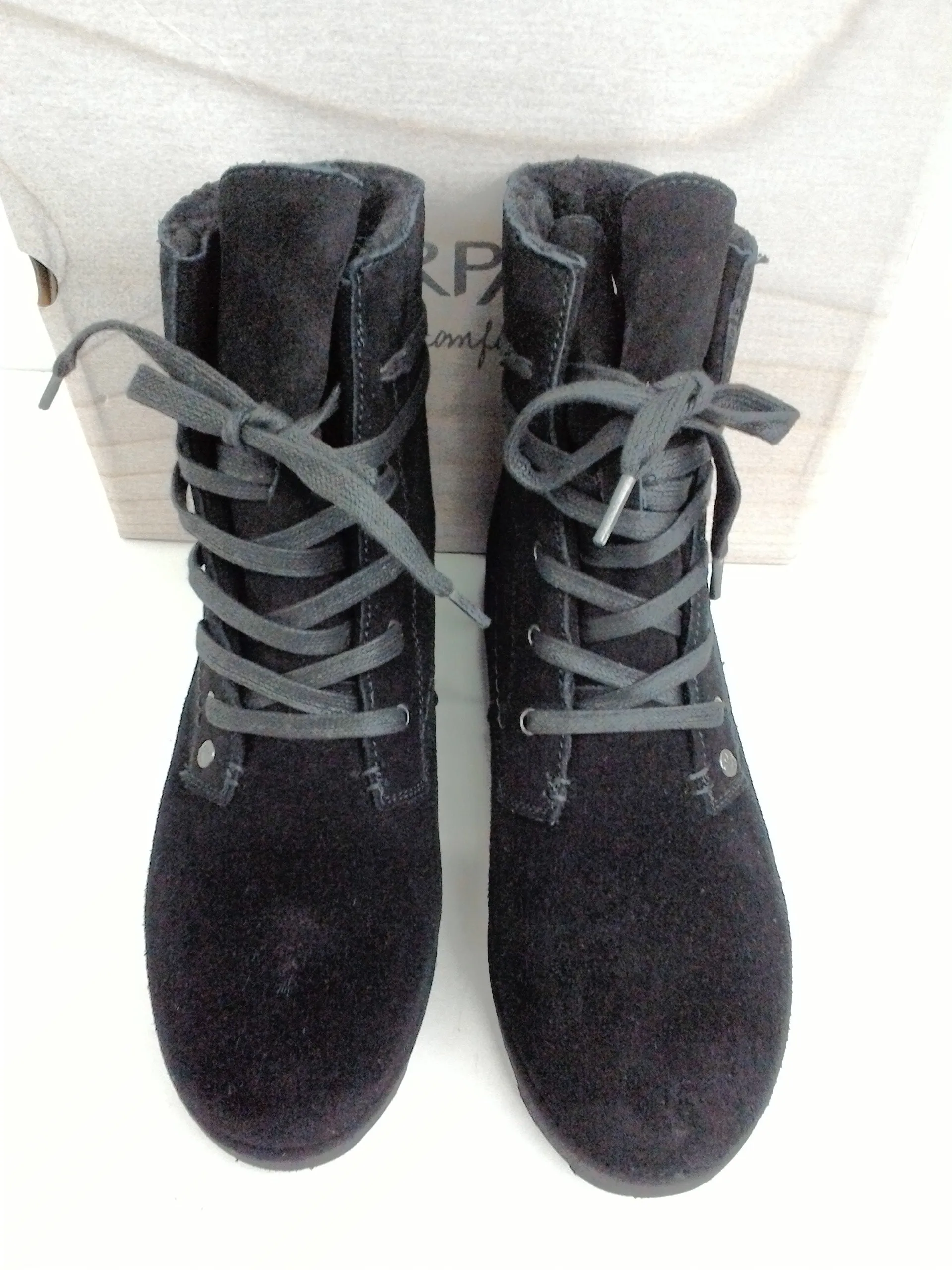 Black Suede Bearpaw Women's Harmony Boots, Size 8M.