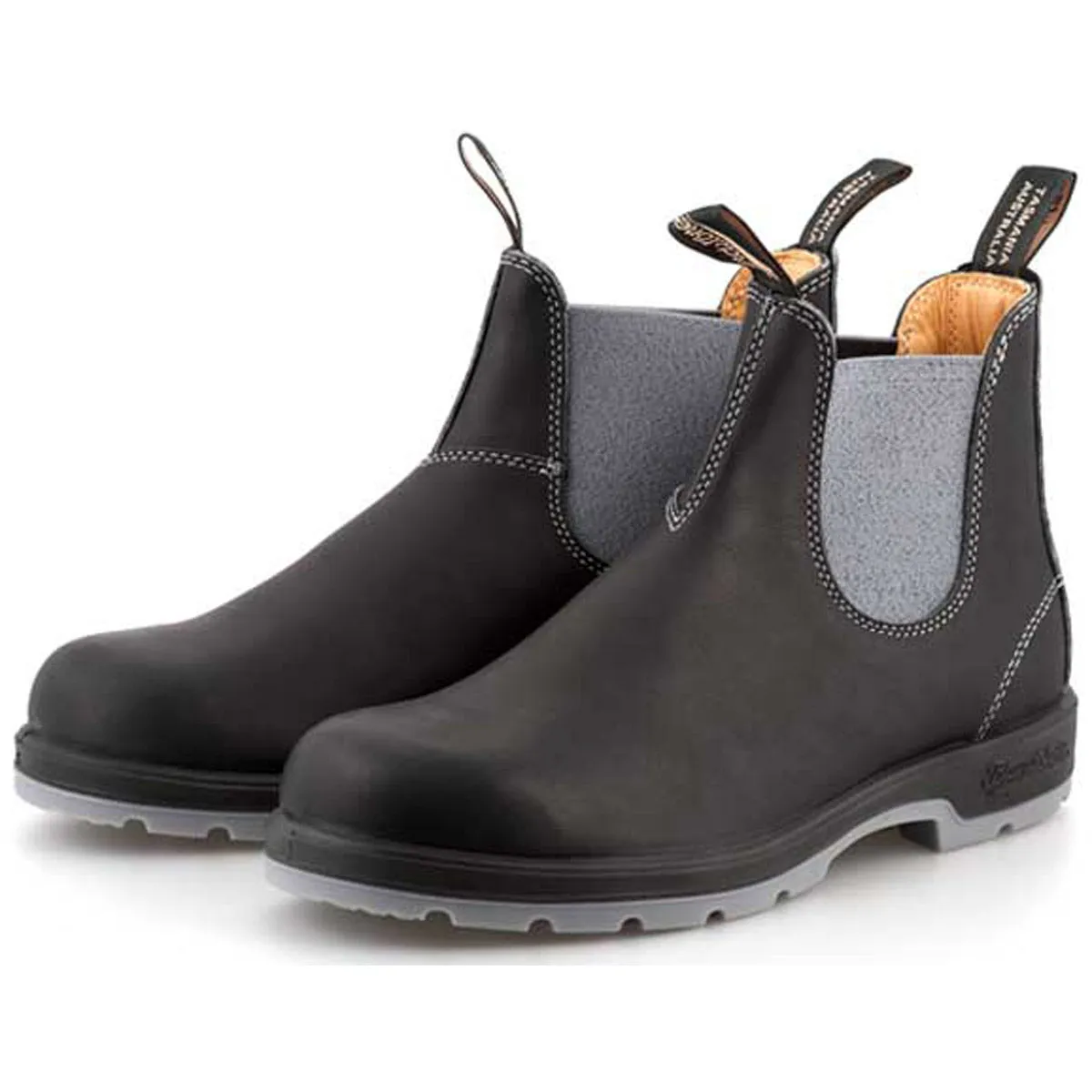 Blundstone 1452 ankle boots.