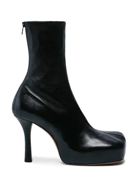 Bold heeled leather ankle boot by Bottega Veneta - Black